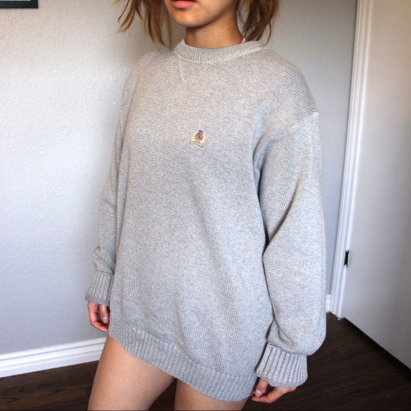 OVERSIZED GRAY TOMMY HILFIGER SWEATER - Picture 2 of 3